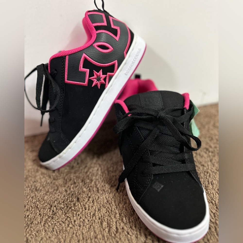 DC WOMEN'S COURT GRAFFIK SHOES PINK AND BLACK